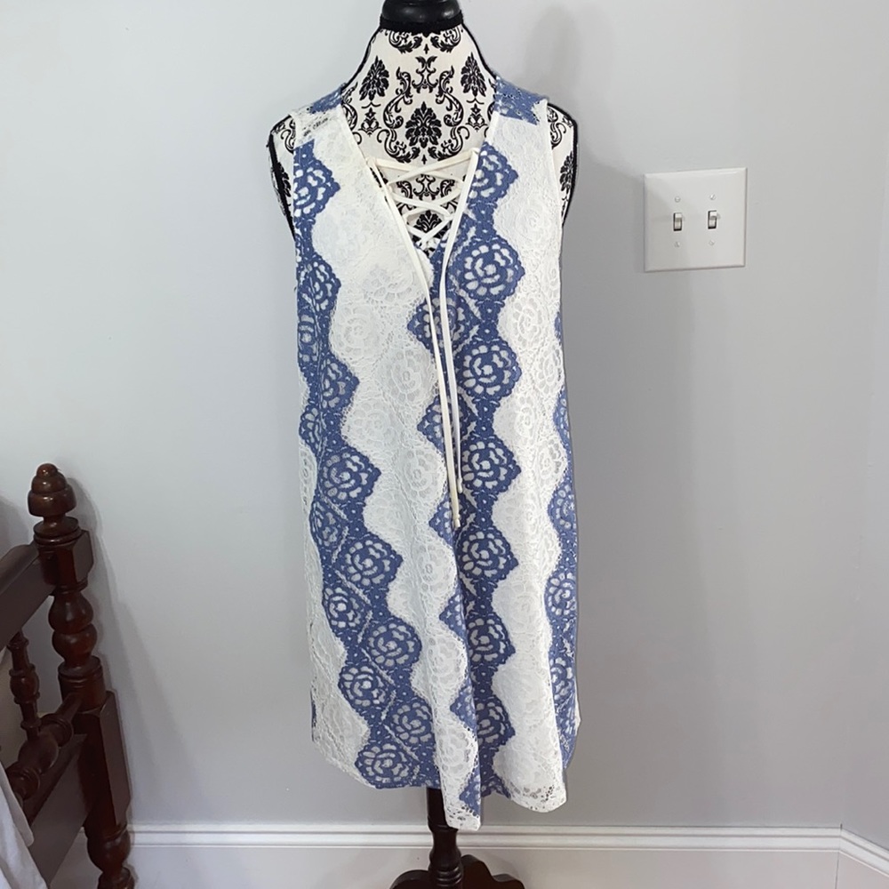 BCBGMAXAZRIA blue and white dress size medium